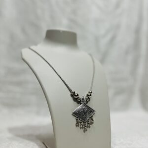 Stylish Fashion Pendant Necklace – A Perfect Blend of Elegance & Charm - Image 1