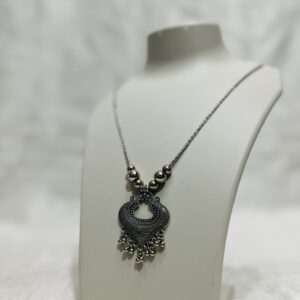 Elegant Fashion Pendant Necklace – Timeless Beauty - Image 2