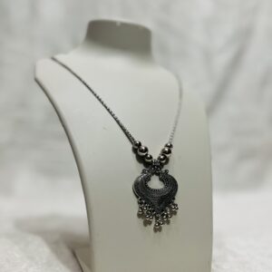 Elegant Fashion Pendant Necklace – Timeless Beauty - Image 1